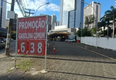 Gasolina fica mais cara na Bahia após anúncio da Acelen; motoristas já notam novos valores em postos de Salvador