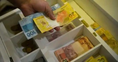 Salário mínimo é elevado para R$ 1.518 em 2025