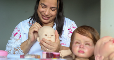 Custam até R$ 12 mil e podem medir 1,20 m: o que faz o bebê reborn ser tão realista