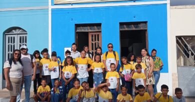 Visitando o CS alunos da Escola Municipal de 1° Grau Ceciliano Ferreira de Andrade