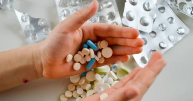 Automedicação: riscos reais de “tomar um remedinho” por conta própria