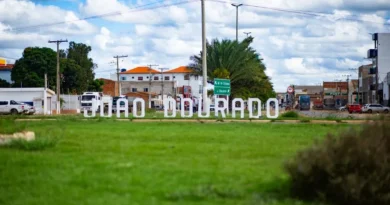 Prefeito Di Cardoso sanciona lei que garante reajuste salarial dos servidores municipais