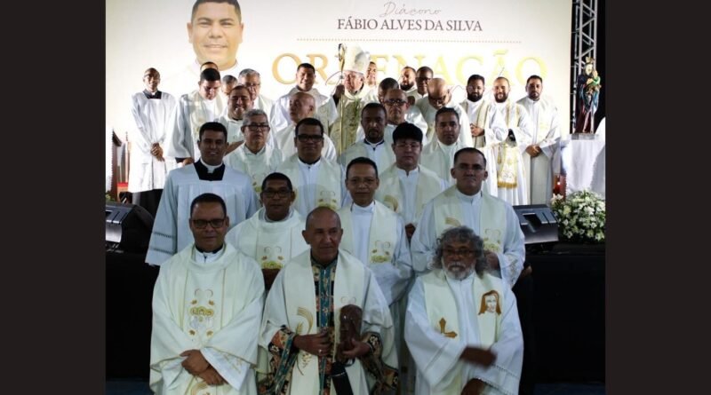 Padre Fábio é Ordenado em Jussara
