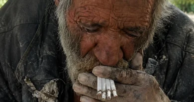 Homem mais sujo do mundo viveu 70 anos sem tomar banho e morreu após tomar sua primeira ducha em décadas