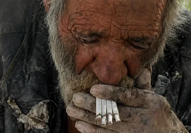Homem mais sujo do mundo viveu 70 anos sem tomar banho e morreu após tomar sua primeira ducha em décadas