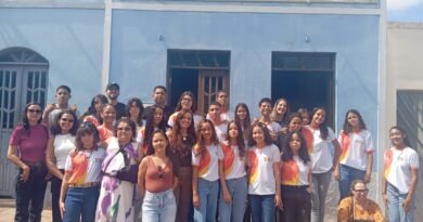 Estudantes do 9º ano do Colégio Odete Nunes Dourado, de Irecê, visita o Correio do Sertão nos seus 109 anos!