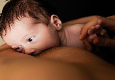 Agosto Dourado: entenda quando o incentivo à amamentação vira cobrança