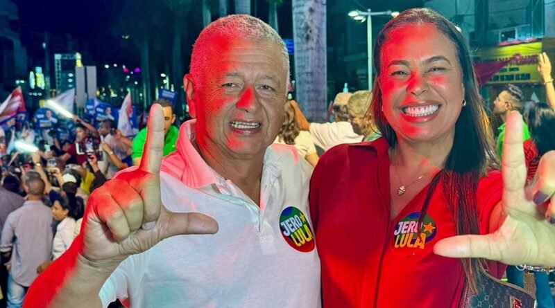 Prefeita Daiane marca presença em grande comício de Jerônimo Rodrigues em Irecê