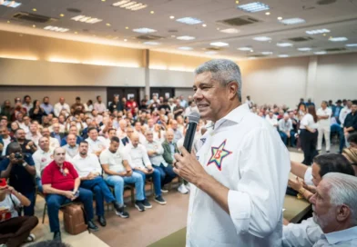 Jerônimo Rodrigues reúne mais de 330 prefeitos em Salvador e traça estratégias para campanha eleitoral